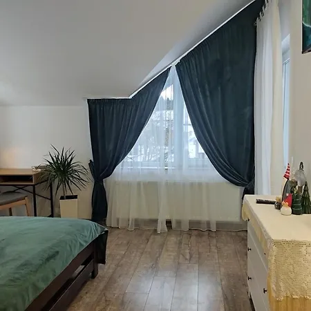 Gonta Kottage басейн, тераса, поруч річка, вихід в гори Apartamento