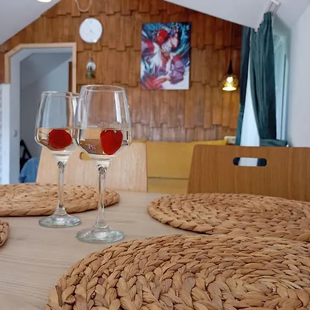 Gonta Kottage, чан - джакузі тераса, вихід в гори 슬랍스크