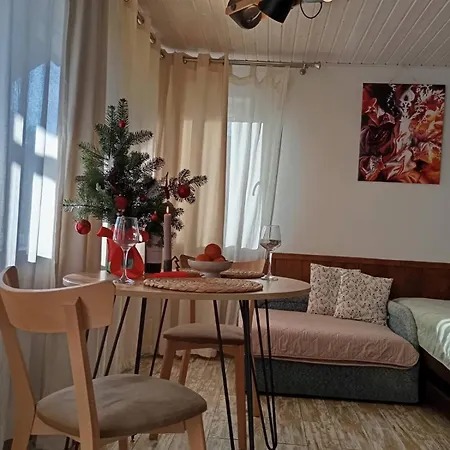 Gonta Kottage, чан - джакузі тераса, вихід в гори 슬랍스크