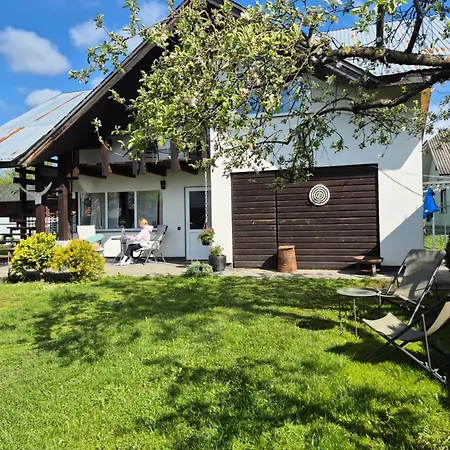 Gonta Kottage басейн, тераса, поруч річка, вихід в гори Apartamento