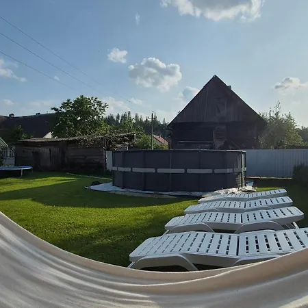 Apartamento Gonta Kottage басейн, тераса, поруч річка, вихід в гори Slavske