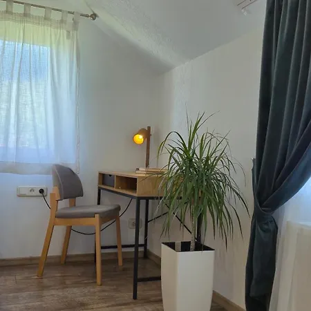 Gonta Kottage басейн, тераса, поруч річка, вихід в гори Slavske