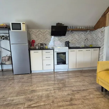 Gonta Kottage, чан - джакузі тераса, вихід в гори