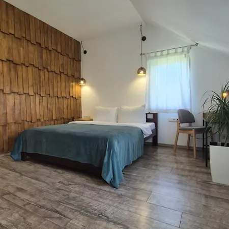 Gonta Kottage, чан - джакузі тераса, вихід в гори