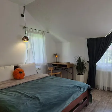 Gonta Kottage, чан - джакузі тераса, вихід в гори *