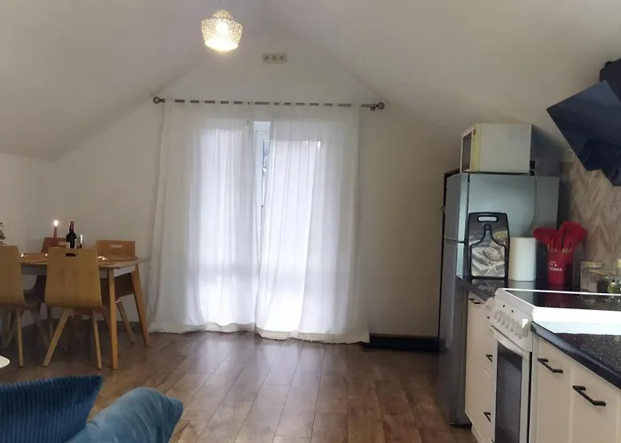 Gonta Kottage басейн, тераса, чан поруч річка, вихід в гори Апартаменты